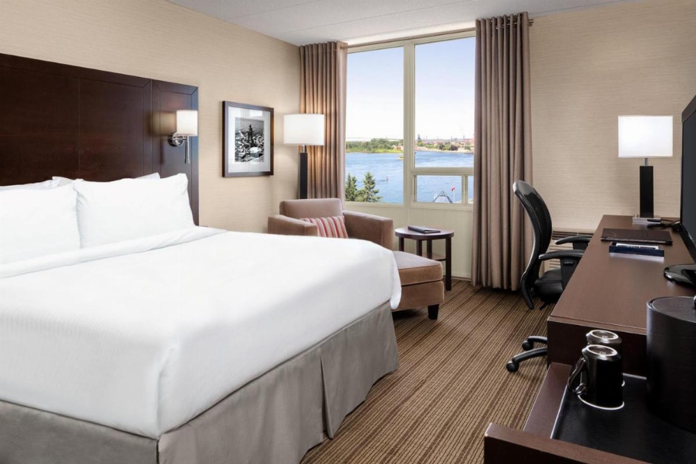 Premier Queen Room